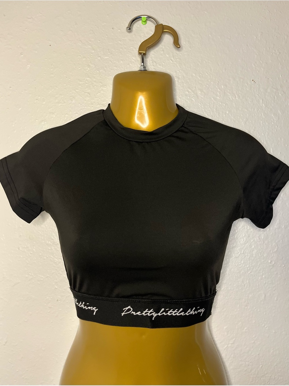 PrettyLittleThing Black Crop Crew Tee